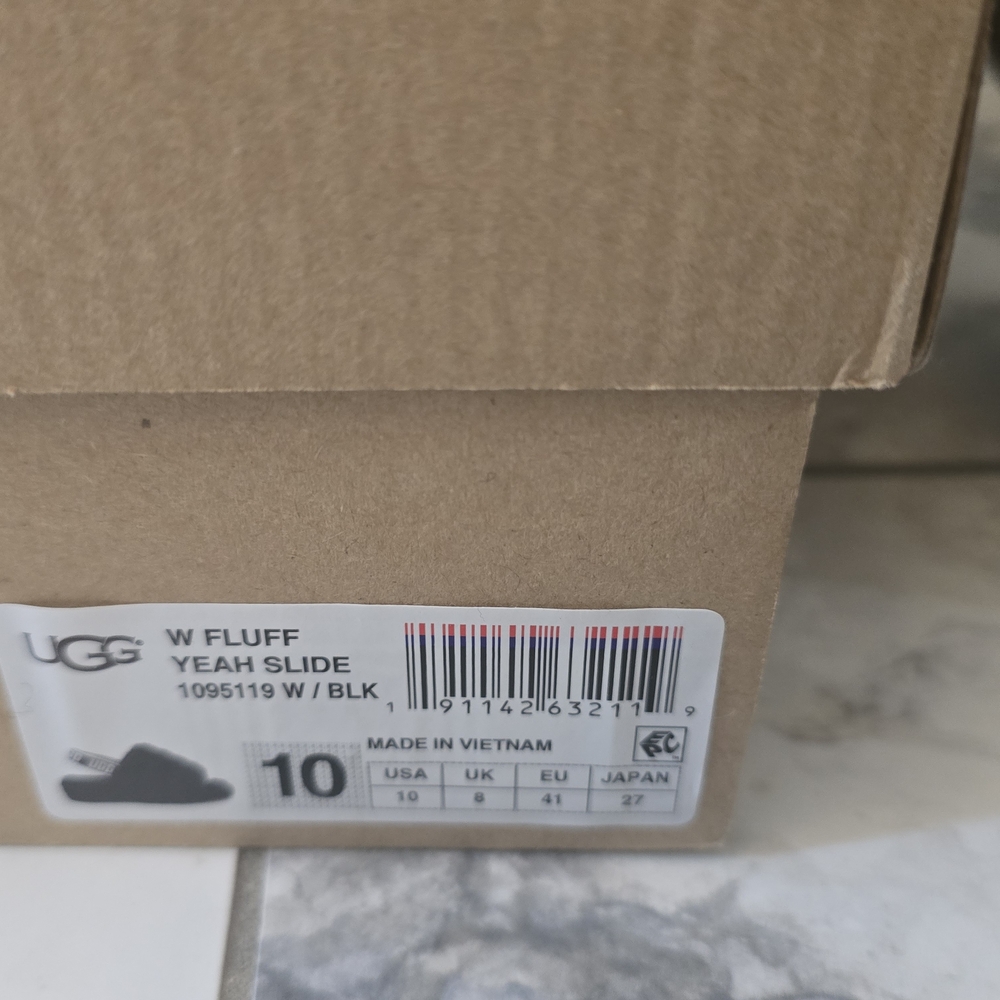 UGG Women's Fluffy Slippers/Slides - Size 10 * Like New w/box* - Picture 11 of 12